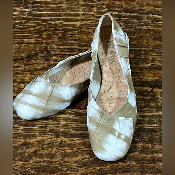 Korks Tan and White tie dyed ballet flats - Picture 3 of 10